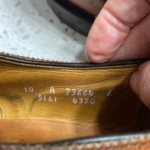 Allen Edmonds Lexington no wing tip oxfords Size 10A cap toe Walnut color Classy - Picture 3 of 10